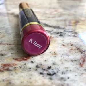 LipSense Lip color in in B. Ruby